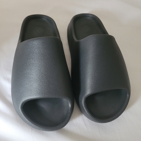 Granite Yeezy Slides - Picture 2 of 3